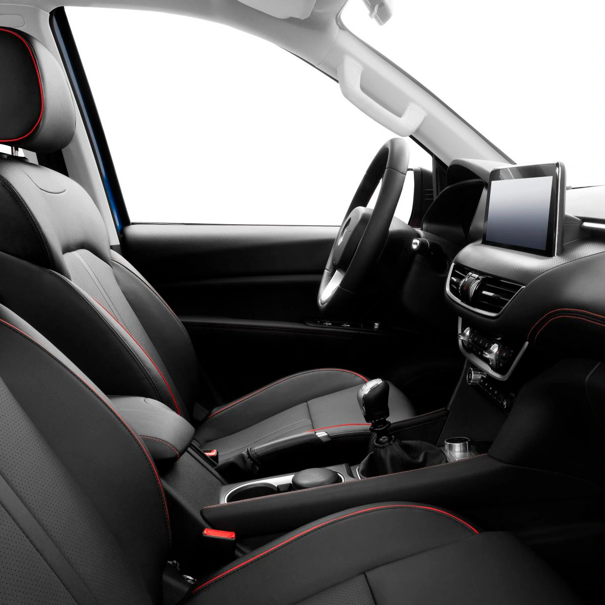Cabina de la Foton G7 Ultimate con caja manual: asientos de eco cuero, volante y pantalla central