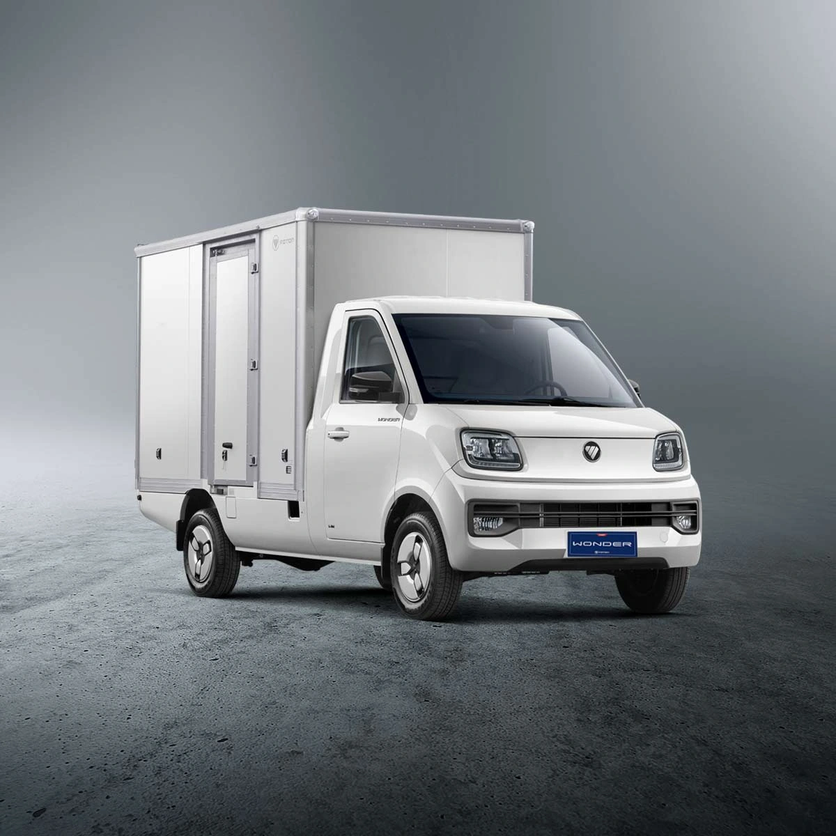 Foton Wonder Cargo Box blanca con caja cerrada en estudio, fotografía oficial de CIDEF Chile